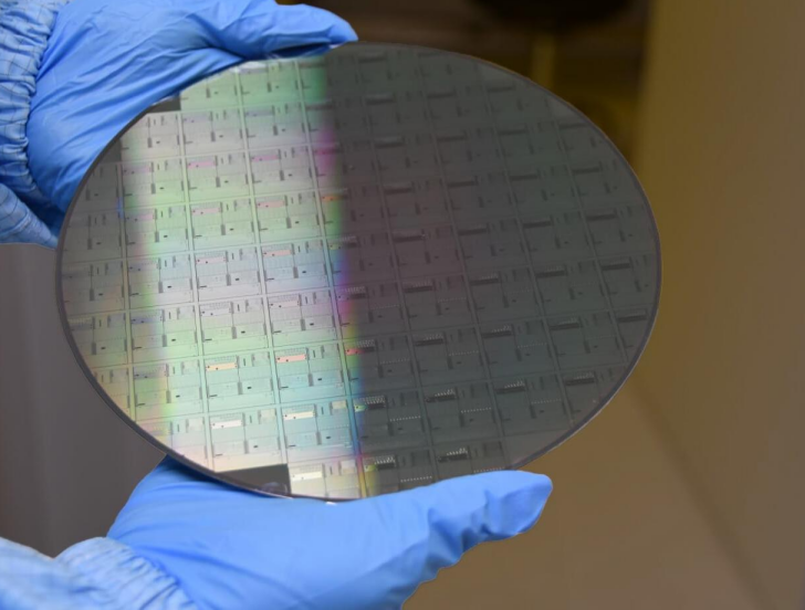 From Material to Chip: How Thin-Film Lithium Niobate Is Advancing Photonic Integration